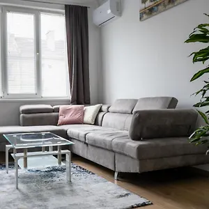 Maria-luiza's Cozy Sofia
