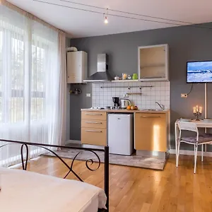 https://nostalgia-central-studio-ii.bucharesthotelsnow.com